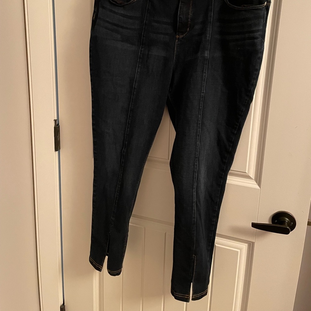 Instantly flawless jeans with front slits
